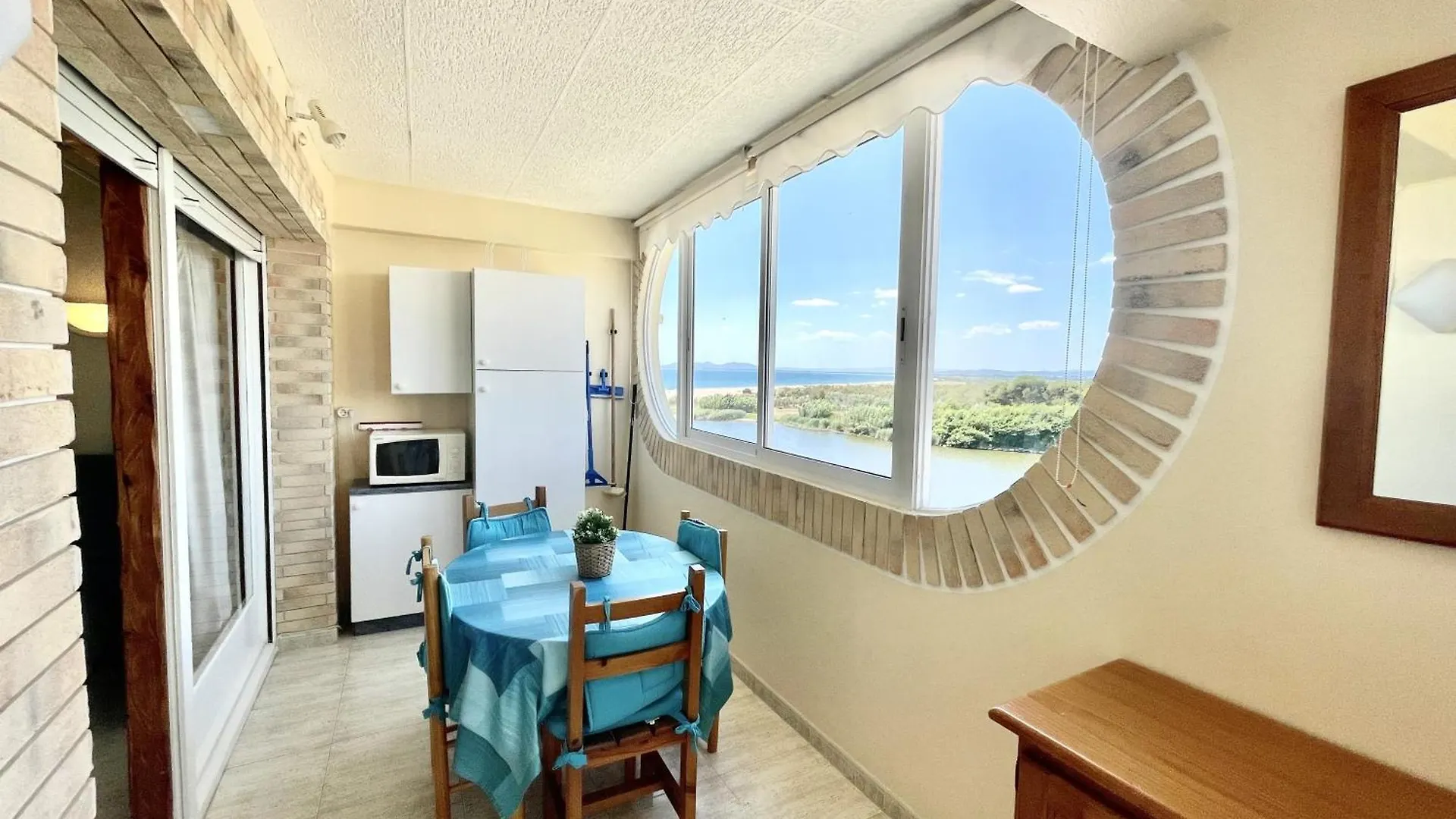33Apartamento Soleado De Dos Habitaciones Empuriabrava
