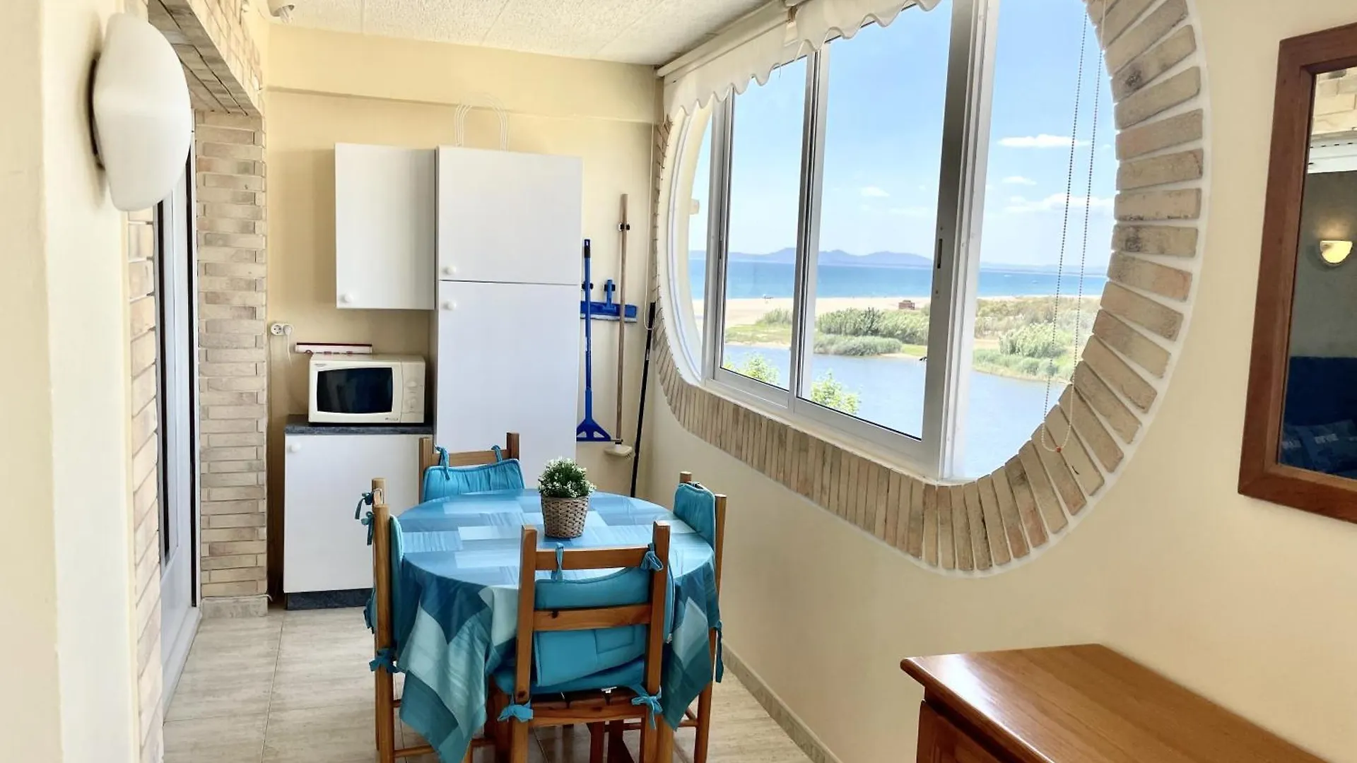33Apartamento Soleado De Dos Habitaciones Empuriabrava